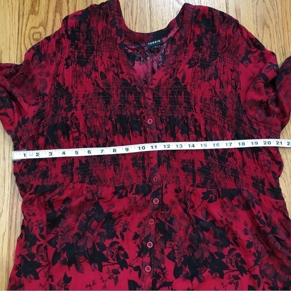 Torrid Babydoll Twill Smocked Button Front V-neck long sleeve Red Floral Tunic - Picture 13 of 16